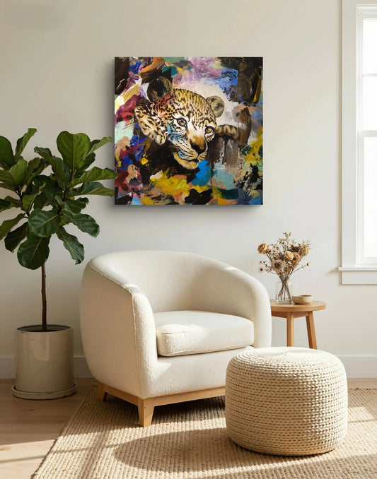 Leopard Acrylbild auf Leinwand mit explosivem Hintergrund, elegantes Tierportrait für moderne Räume.