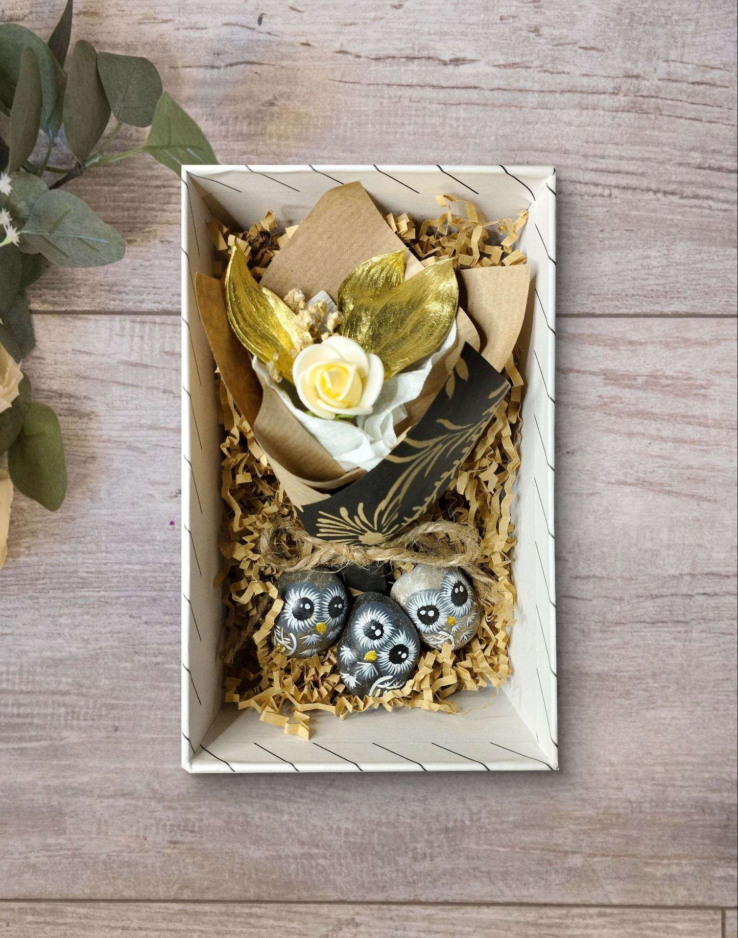 Expressiv-realistisches Geschenkbox auf Leinwand von H1Z ART in lebendiger Atmosphäre