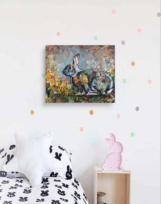 Expressiv-realistisches Gemälde Kaninchen im Blumengarten – handgemaltes Original Acrylbild (50 x 60 cm) auf Leinwand von H1Z ART in lebendiger Atmosphäre