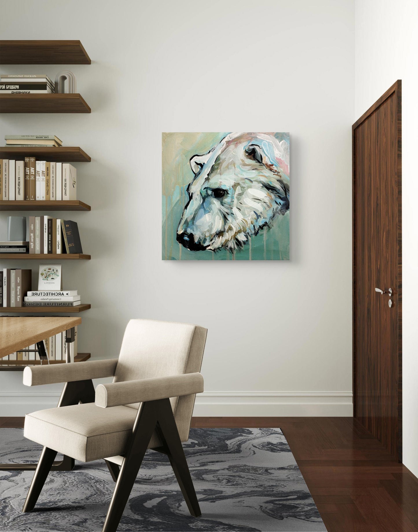 Acrylgemälde Eisbär im modernen Wohnzimmer neben einem Regal und einem cremefarbenen Sessel.