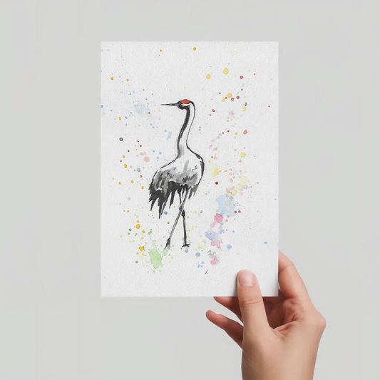 Aquarell Postkarte Kranich mit roter Kappe, handgemalt, expressive Malweise und bunte Farbspritzer.