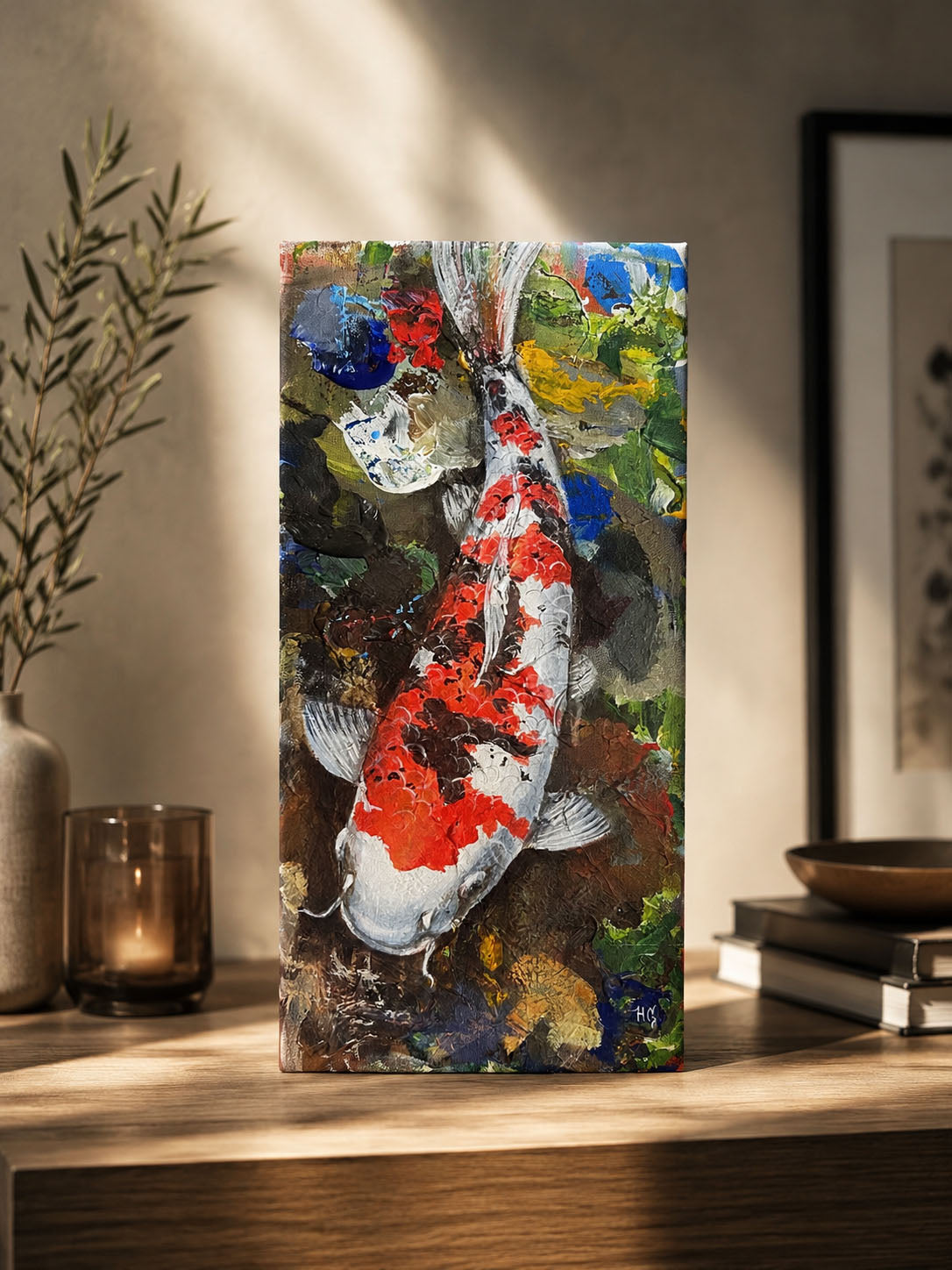 Handgemaltes Acrylgemälde mit Koi-Karpfen, erdige Grün-/Brauntöne mit
bunten Akzenten als moderne Wandkunst im stilvollen Wohnraum.