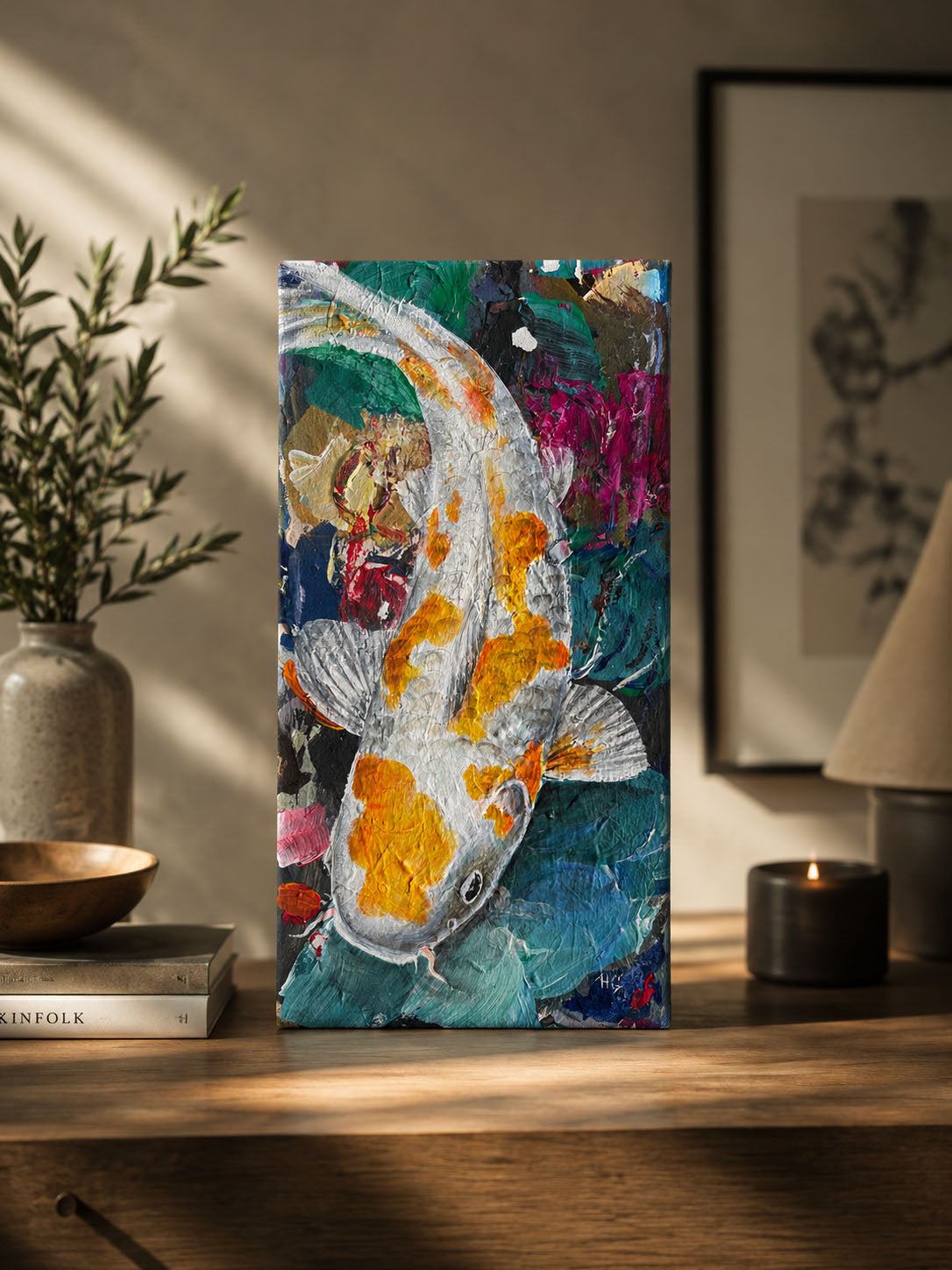 Handgemaltes Acrylgemälde mit Koi-Karpfen, bunter abstrakter Hintergrund
als moderne Wandkunst im stilvollen Wohnraum.