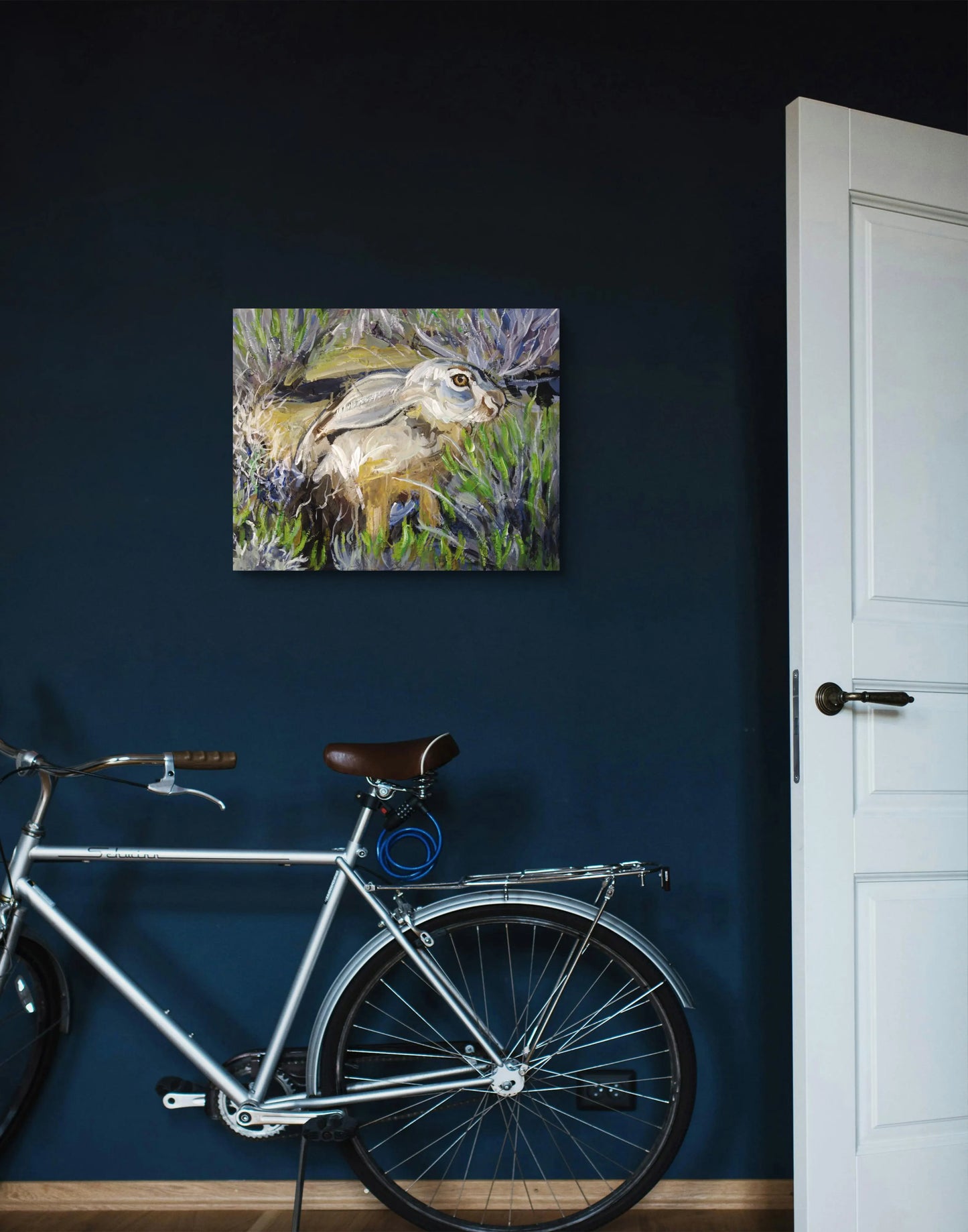 Hase in Wiese, Acrylbild auf Leinwand, natürliche Stimmung und sanftes Licht für Wohnzimmer.