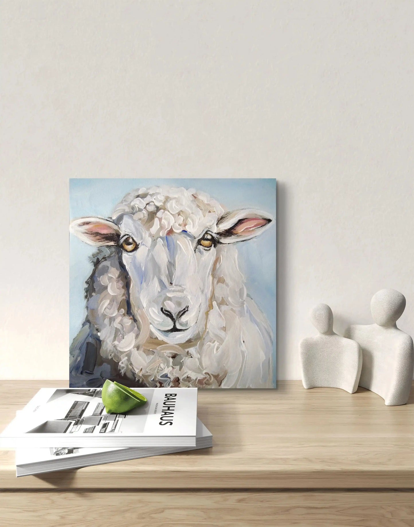 Schaf Acrylbild auf Leinwand, direkt blickendes Tierportrait, dezente Kunst fürs Wohnzimmer.