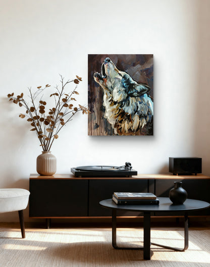Handgemaltes Wolf-Gemälde über schwarzem Sideboard mit Plattenspieler im minimalistischen Wohnbereich.
